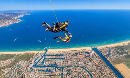 Tandemsprong boven Empuriabrava