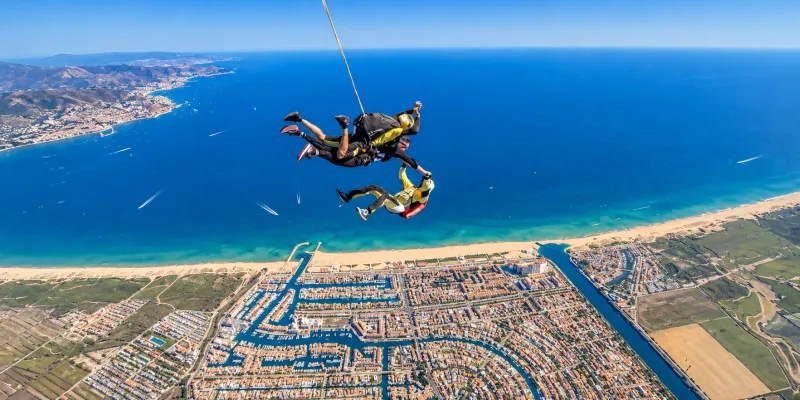 Tandemsprong boven Empuriabrava