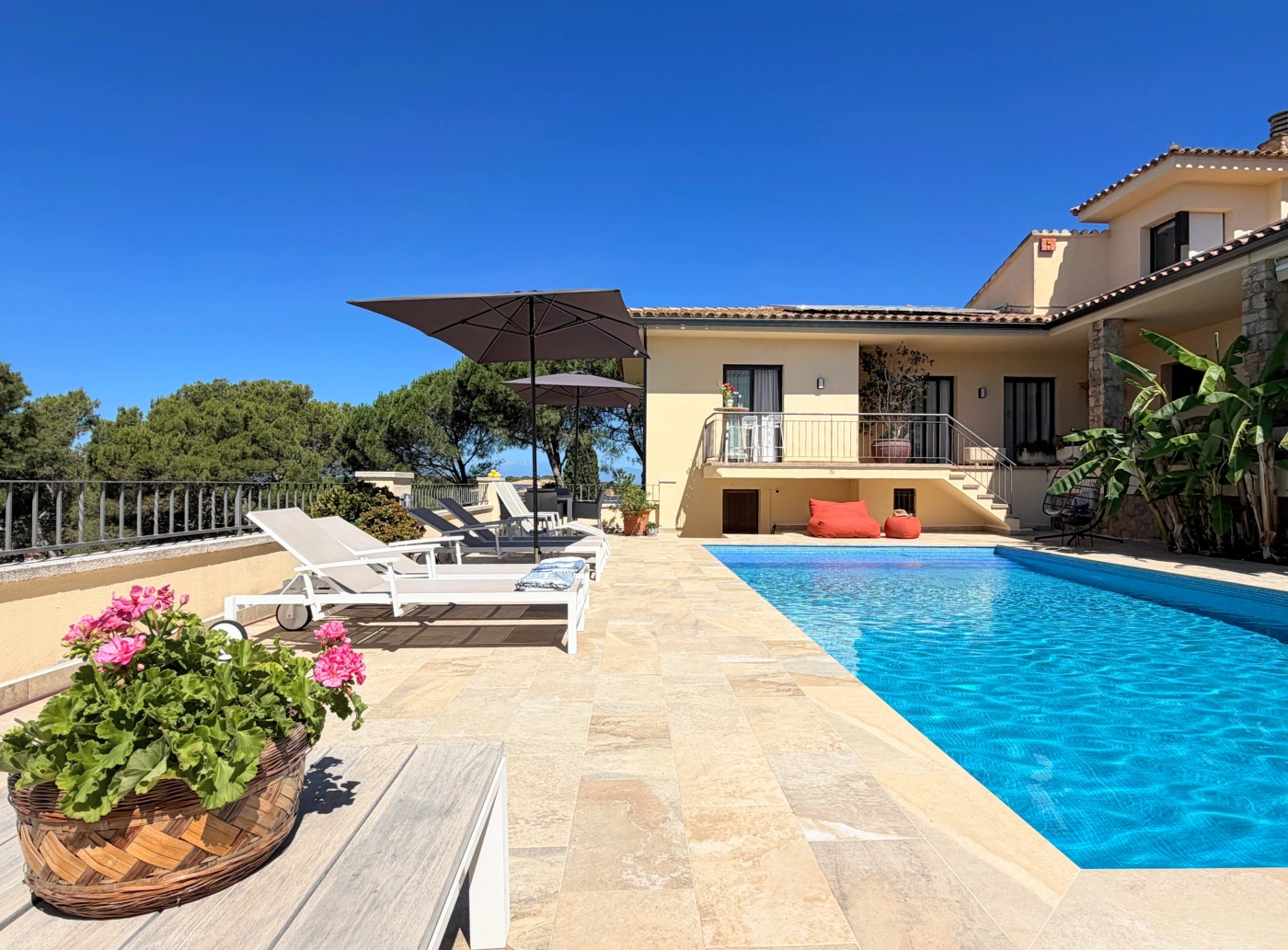 003 Villa Alegre
