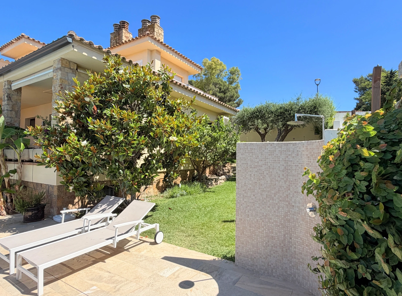 016 Villa Alegre