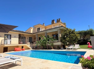 004 Villa Alegre