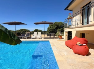 005 Villa Alegre