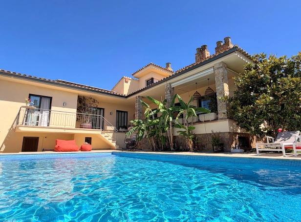 001 Villa Alegre