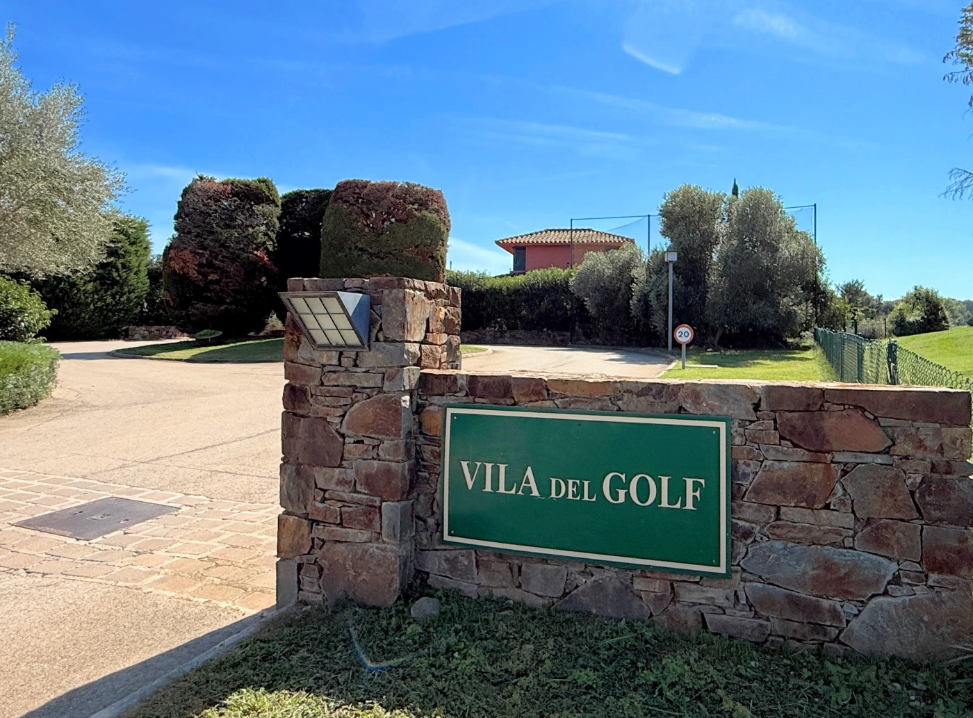 080 Villa Luna